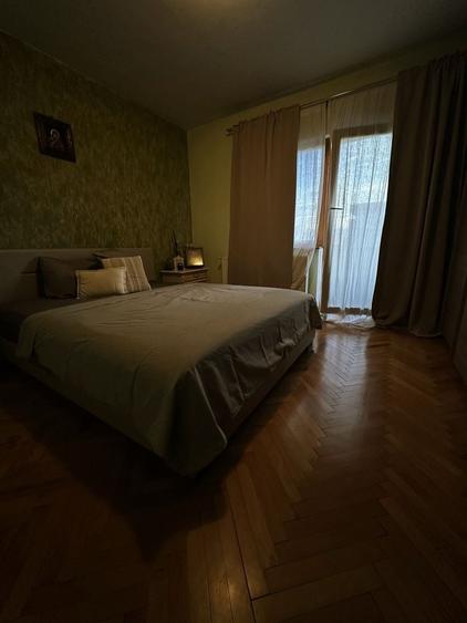 Apartament cu 3 camere decomandat în Girocului