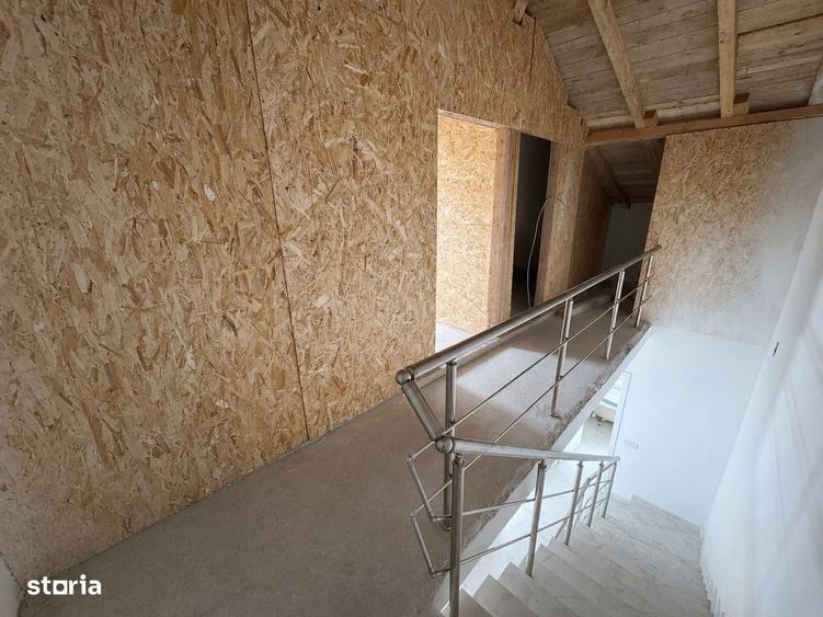Casă cu 4 camere cu Teren 200 Mp în Central