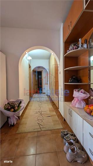 Apartament cu 3 camere decomandat în Canta