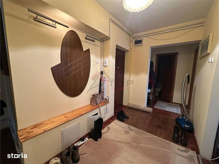 Apartament cu 3 camere decomandat în Canta