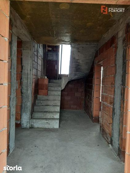 Casă cu 6 camere cu Teren 707 Mp în Ghiroda