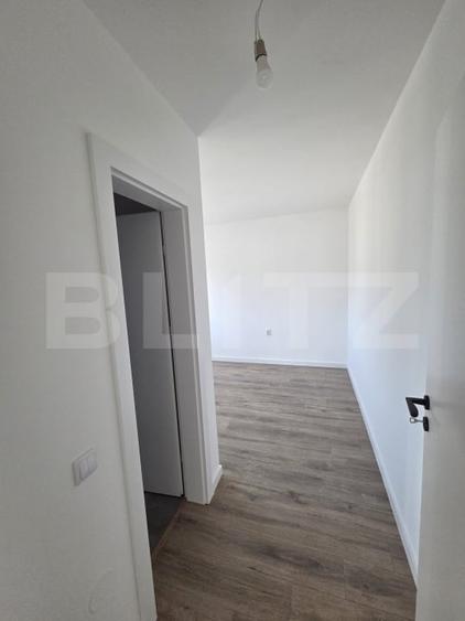 Apartament cu 3 camere semidecomandat în Florești