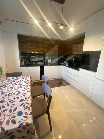 Apartament cu 4 camere semidecomandat, mobilat în Chișoda