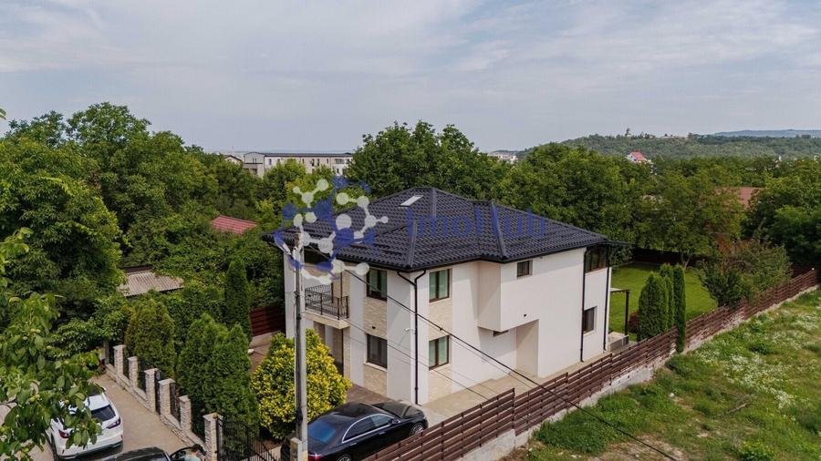 Casă individuală cu 7 camere cu Canalizare în Nicolina