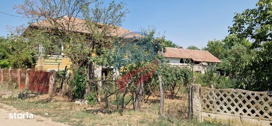 Casă cu 4 camere în Bâzdâna