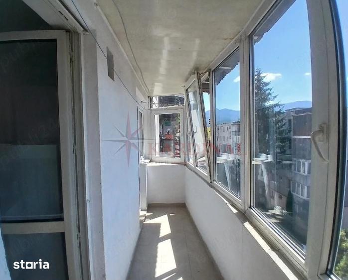 Apartament cu 2 camere decomandat în Tractorul