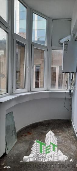 Apartament cu 4 camere decomandat în Victoriei