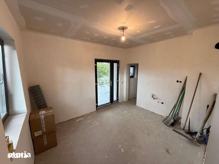 Casă cu 3 camere cu Teren 600 Mp în Groși