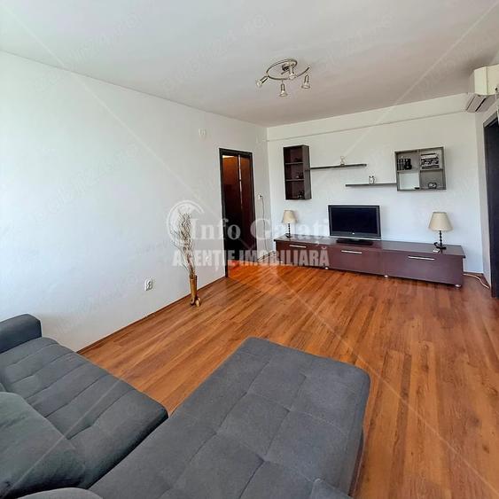 Apartament cu 3 camere semidecomandat în Central