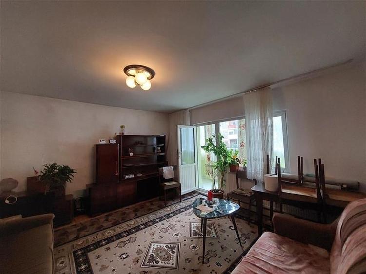 Apartament cu 3 camere decomandat în Micălaca