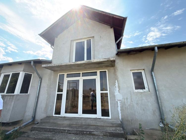 Casă individuală cu 5 camere cu Canalizare în Băleni-Sârbi