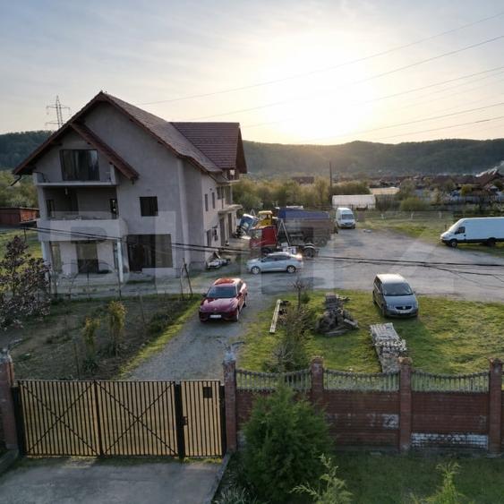 Casă individuală cu 8 camere cu Teren 3000 Mp în Exterior Sud