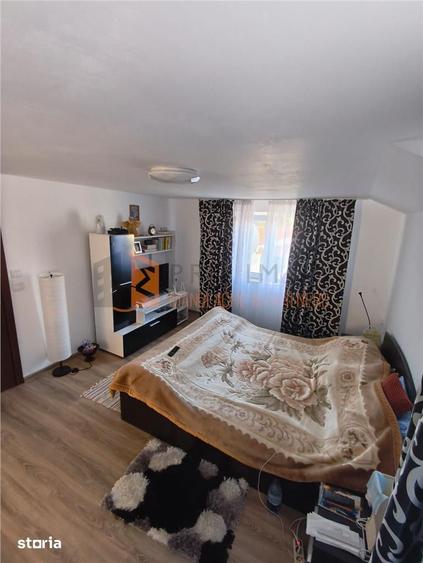 Casă cu 5 camere decomandat cu Teren 1350 Mp în Vintilă Vodă