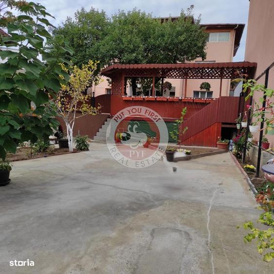 Casă cu 9 camere cu Teren 432 Mp în Dristor