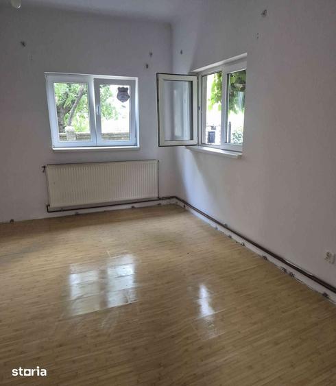 Casă cu 2 camere cu Teren 300 Mp în Andronache
