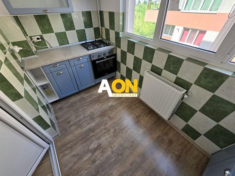 Apartament cu 3 camere decomandat, mobilat în Central