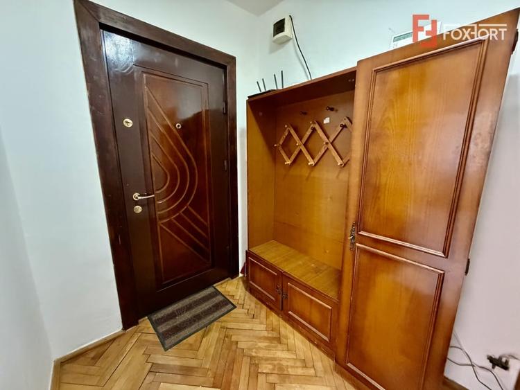 Apartament cu 3 camere decomandat, mobilat în Aradului