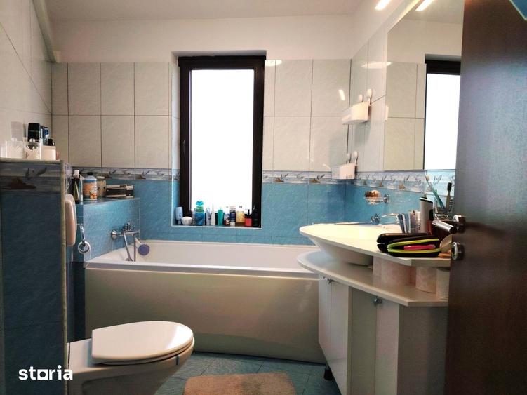 Casă cu 7 camere cu Teren 900 Mp în Corbeanca