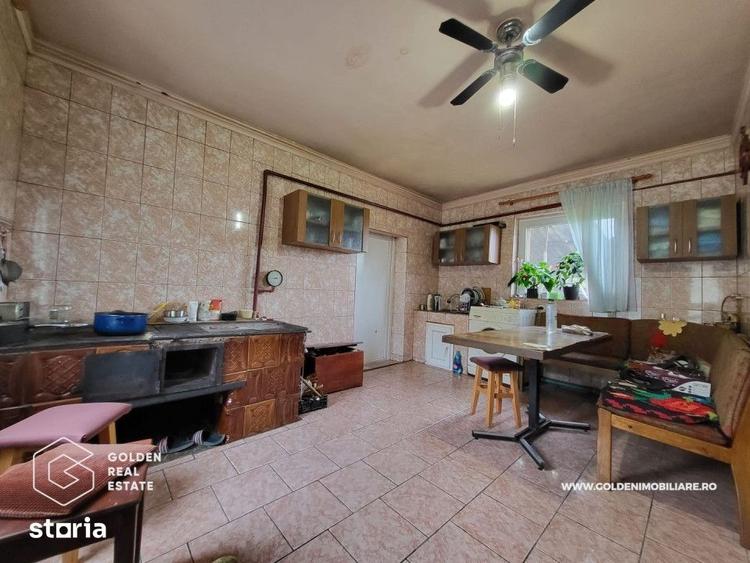 Casă cu 6 camere decomandat cu Teren 10900 Mp în Bârzava
