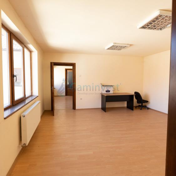 Spațiu comercial, de 382 mp, în Central