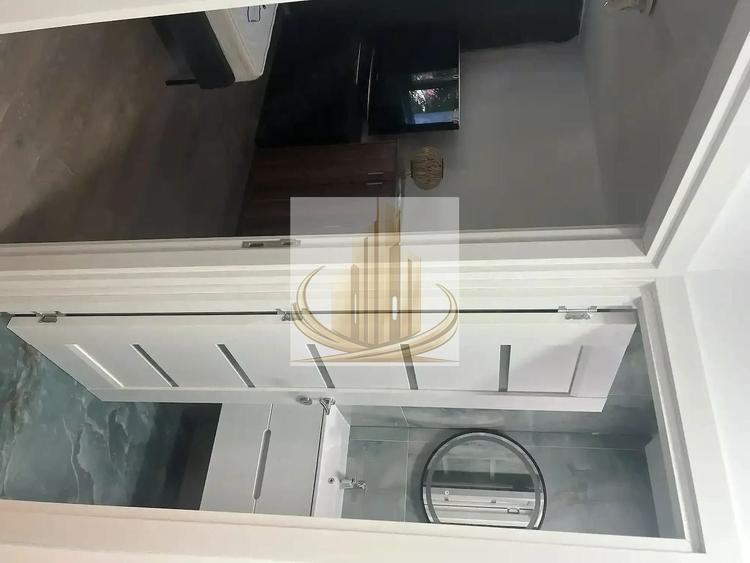 Apartament cu 3 camere semidecomandat în Soarelui