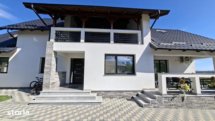 Casă cu 6 camere cu Teren 575 Mp în Central