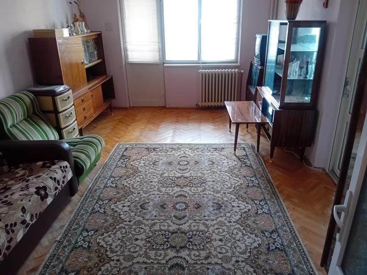Apartament cu 2 camere decomandat în Precista