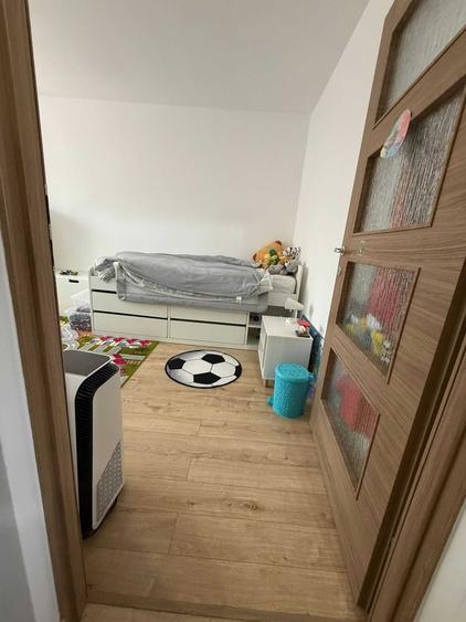 Inchiriez apartament 4 camere decomandate 1 baie etaj 4/4 - 6