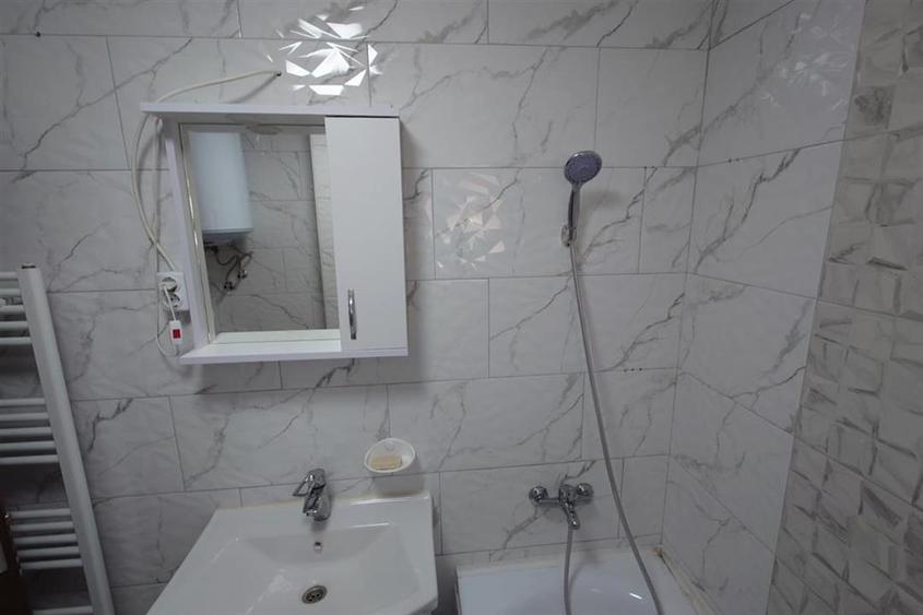 Apartament cu 3 camere decomandat, mobilat în Crișcior