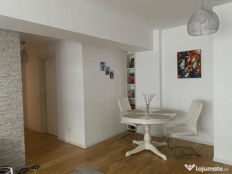 Apartament cu 3 camere semidecomandat în Băneasa