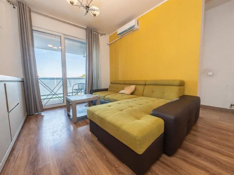 Apartament cu 2 camere semidecomandat, mobilat în Central