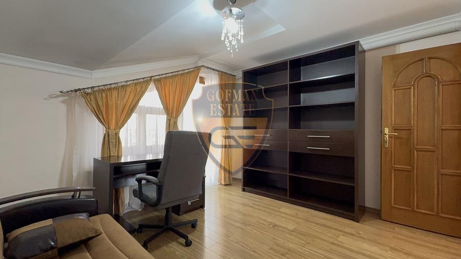 Apartament cu 4 camere decomandat, mobilat în Trocadero