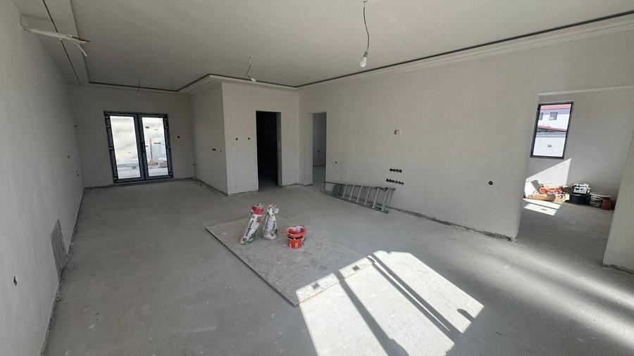 Casă individuală cu 3 camere cu Canalizare în Cristian