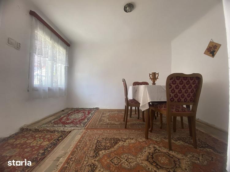 Casă cu 6 camere cu Teren 441 Mp în Central