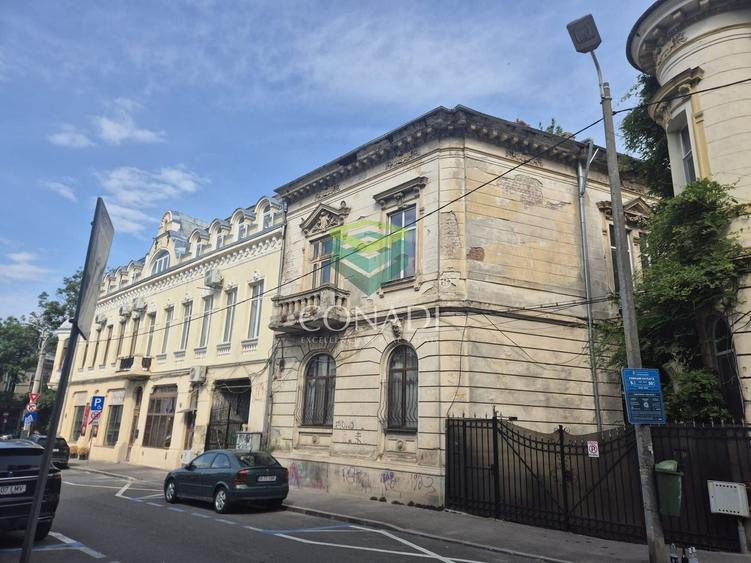 Apartament cu 3 camere decomandat în Victoriei