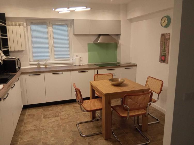 Apartament cu 3 camere decomandat în Calea Victoriei