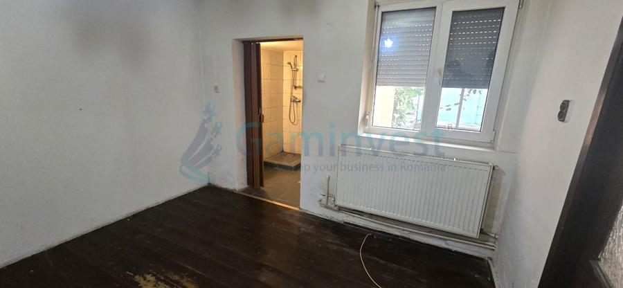 Casă individuală cu 6 camere cu Canalizare în Cantemir