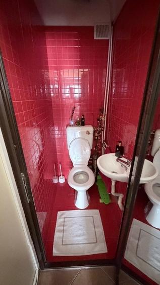 Apartament cu 4 camere decomandat, mobilat în Titan