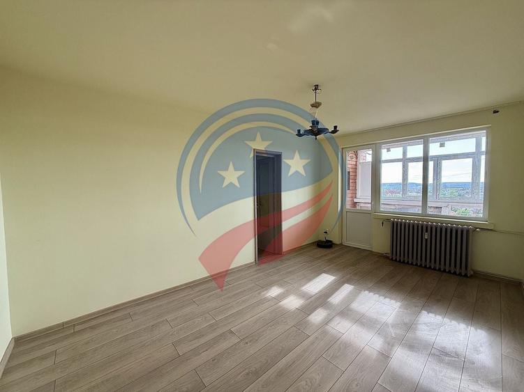 Apartament cu 4 camere semidecomandat în Ultracentral