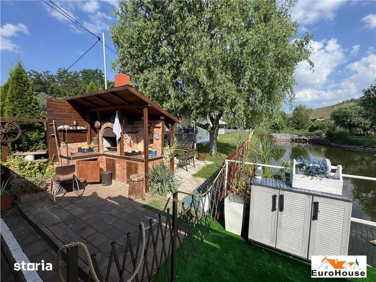 Casă cu 5 camere cu Teren 7140 Mp în Est