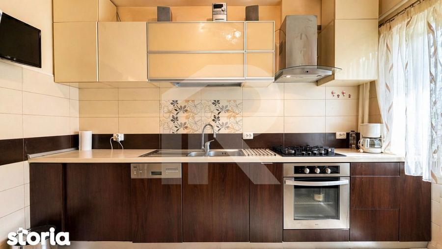 Apartament cu 3 camere, mobilat în Tei