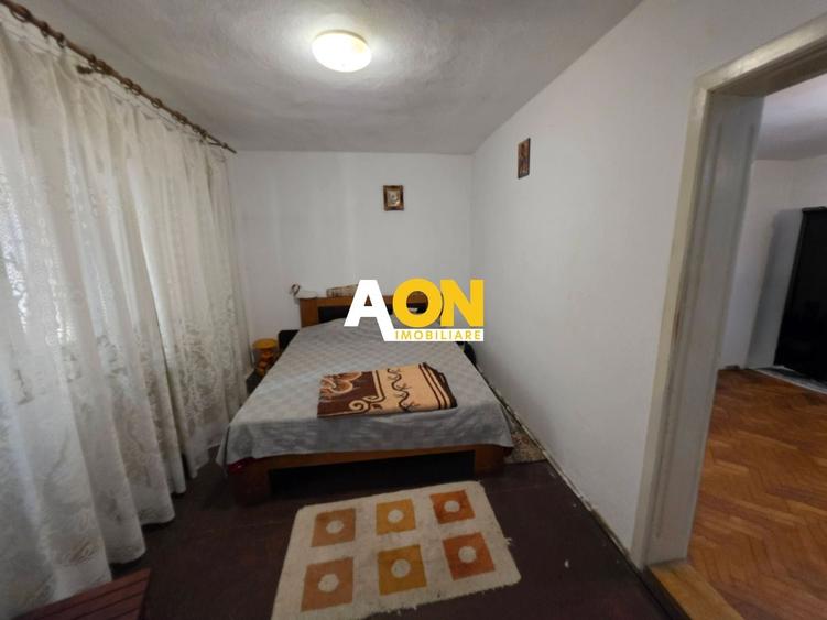 Casă individuală cu 8 camere cu Canalizare în Central