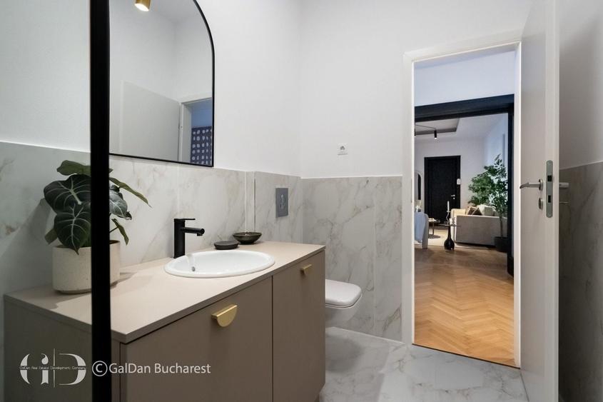Apartament cu 5 camere în P-ța Universității
