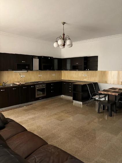 Casă cu 6 camere cu Teren 200 Mp în Tomis II