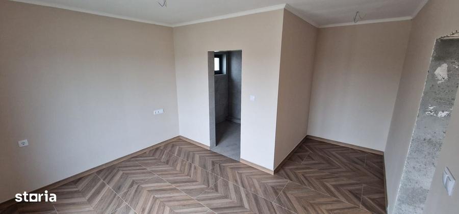 Casă cu 3 camere decomandat cu Canalizare în Agigea