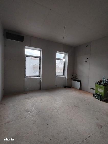 Apartament cu 4 camere semidecomandat în Central