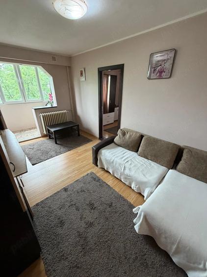 Apartament cu 3 camere nedecomandat în Dacia