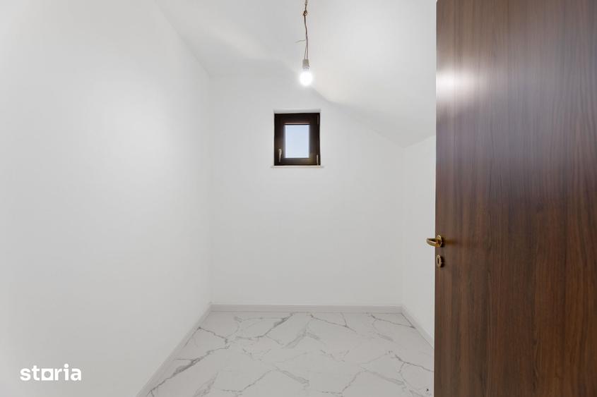 Casă cu 5 camere cu Teren 683 Mp în Central
