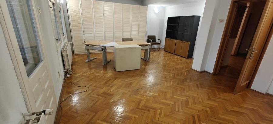 Casă individuală cu 5 camere cu Canalizare în Doamna Ghica