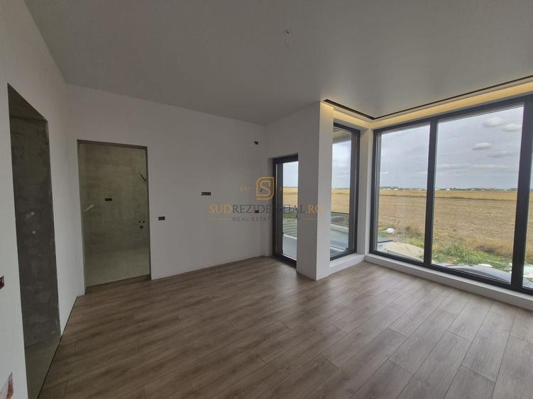 Duplex cu 4 camere cu Canalizare în 1 Decembrie